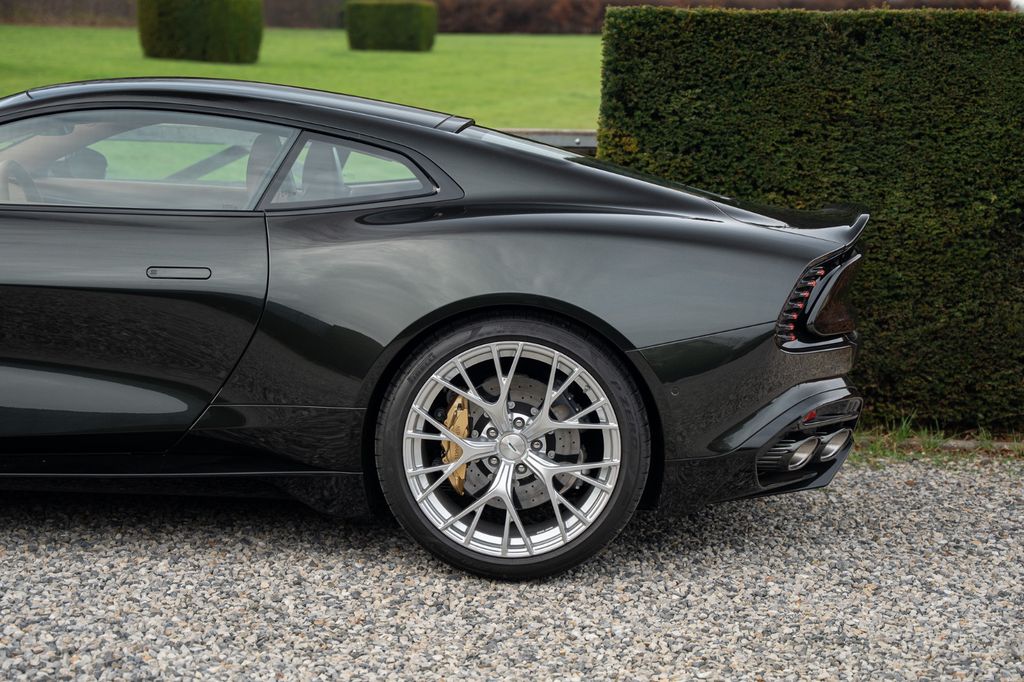 Aston Martin Vanquish 2025