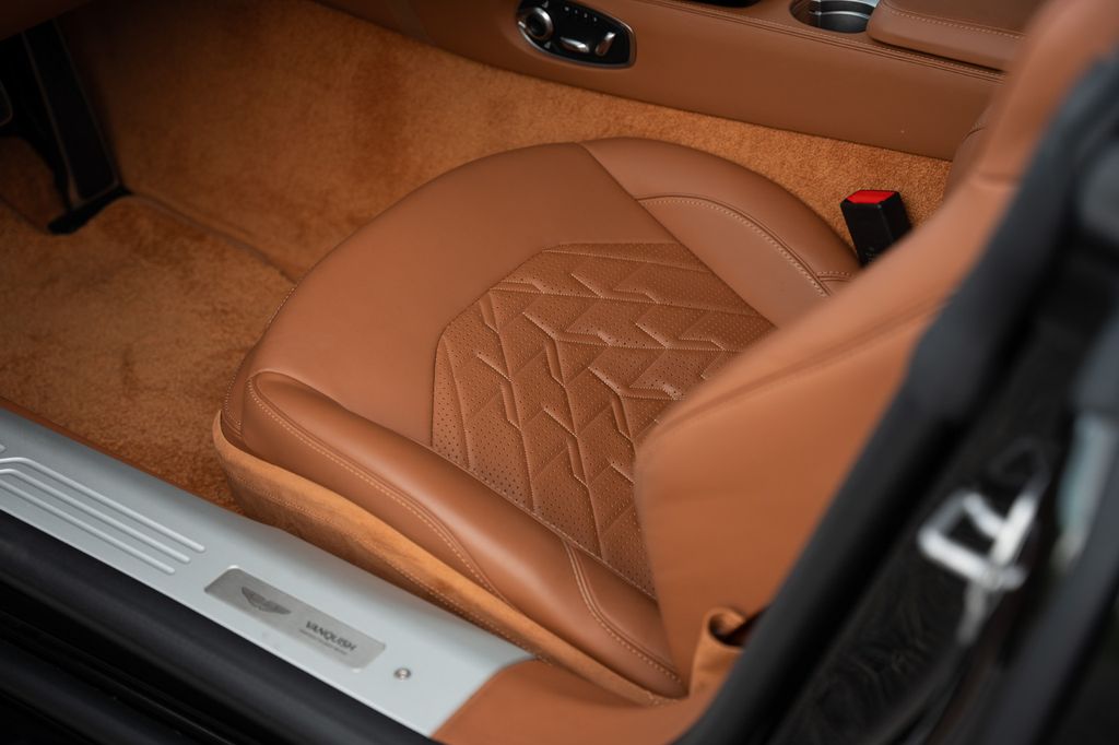 Aston Martin Vanquish 2025