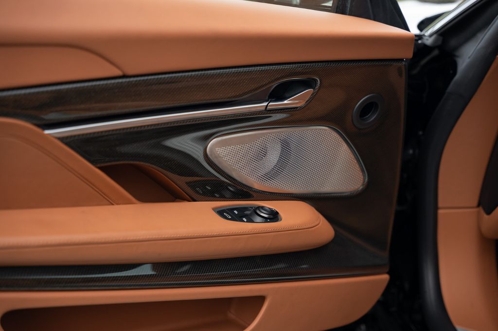 Aston Martin Vanquish 2025