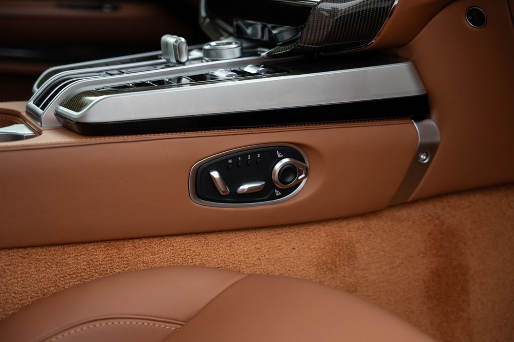 Aston Martin Vanquish 2025