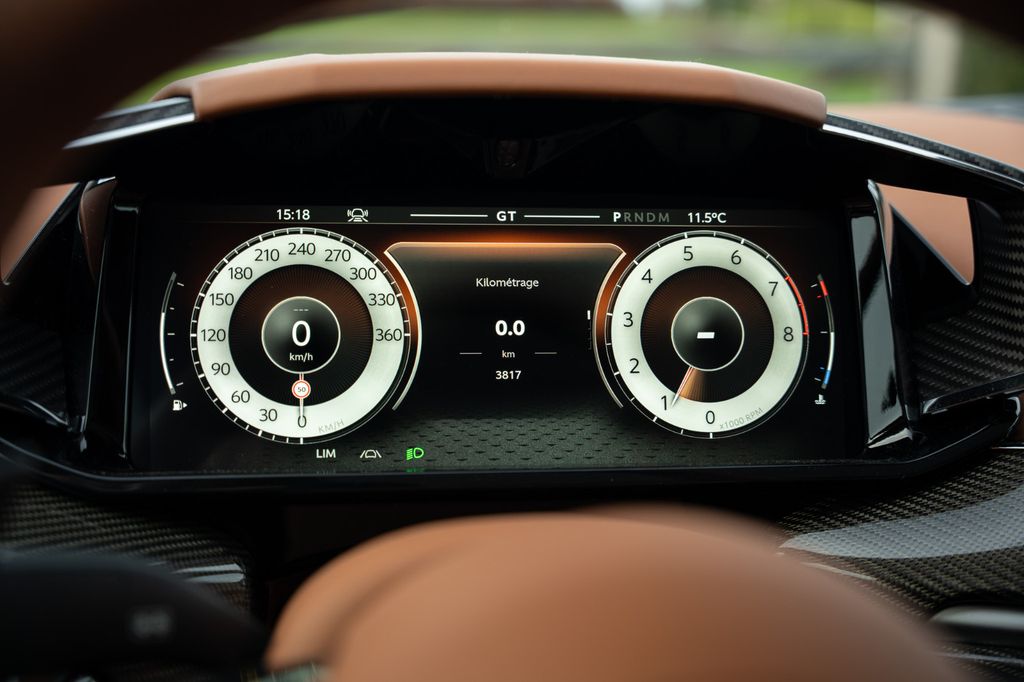 Aston Martin Vanquish 2025