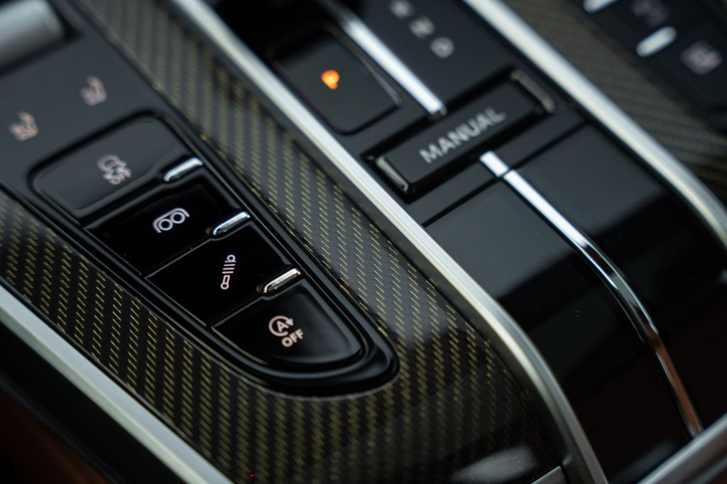 Aston Martin Vanquish 2025