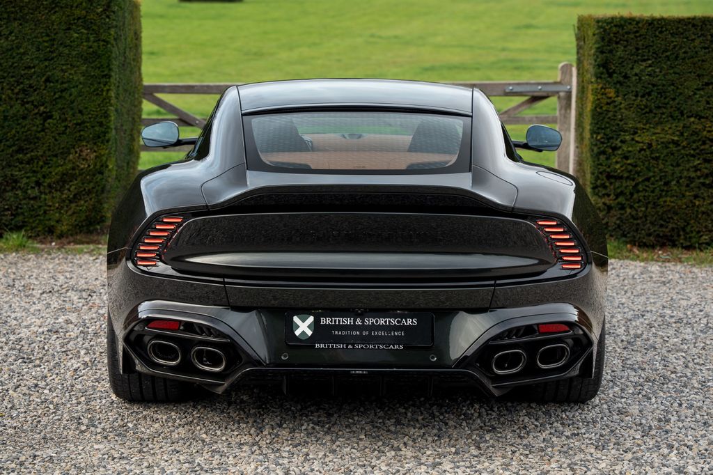 Aston Martin Vanquish 2025