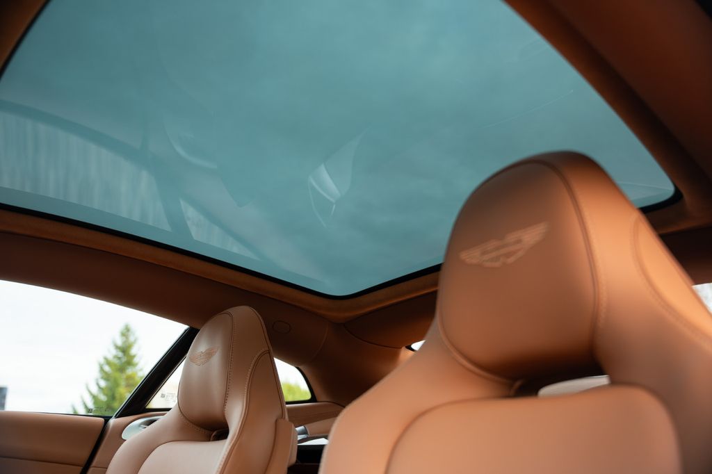 Aston Martin Vanquish 2025