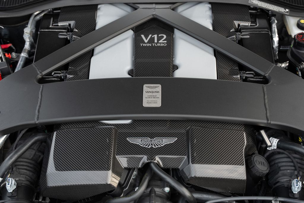 Aston Martin Vanquish 2025