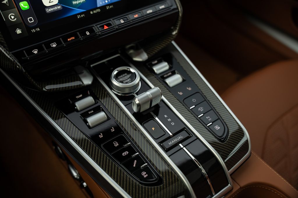 Aston Martin Vanquish 2025