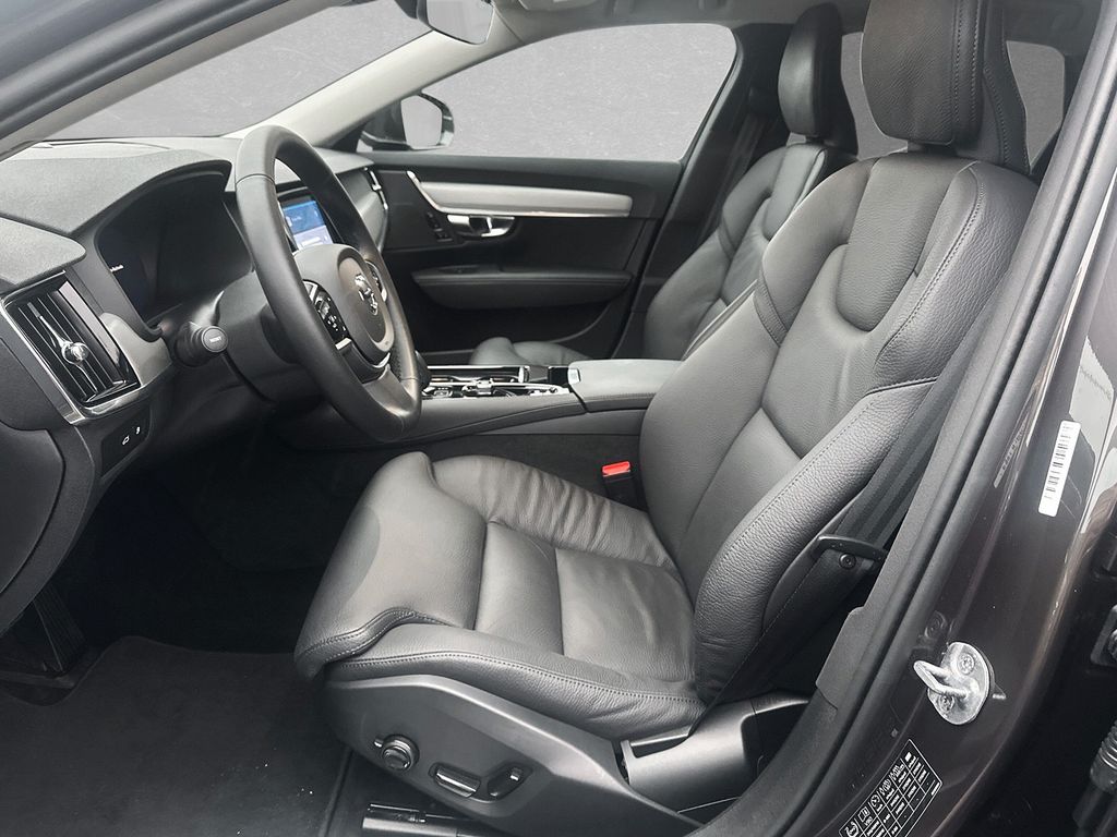 Volvo V90 2025