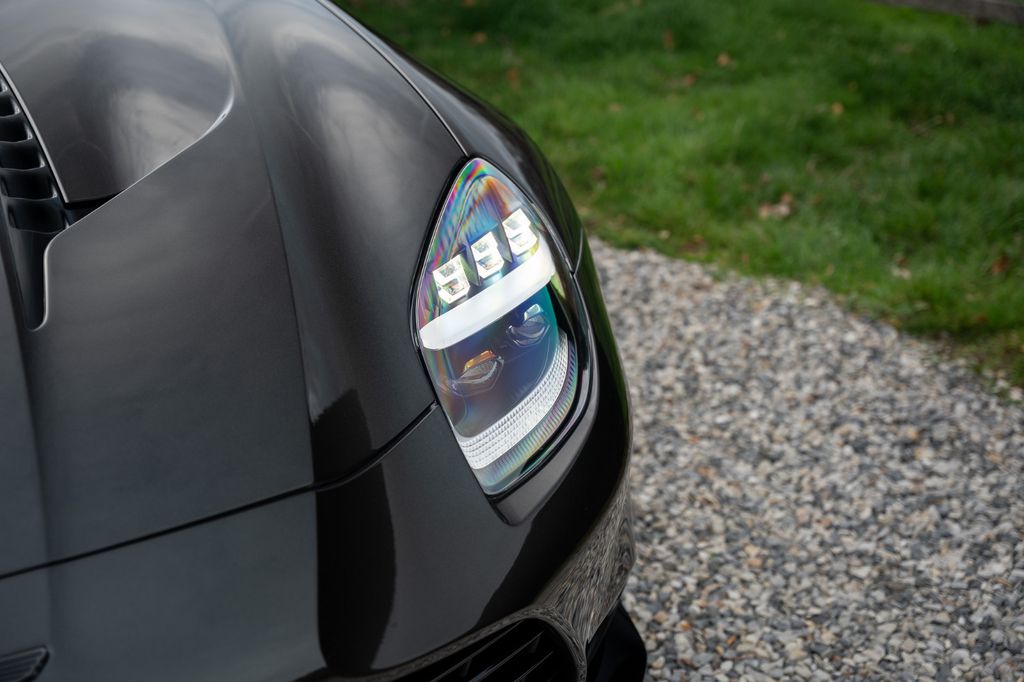 Aston Martin Vanquish 2025