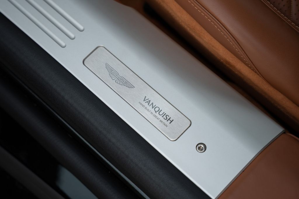 Aston Martin Vanquish 2025