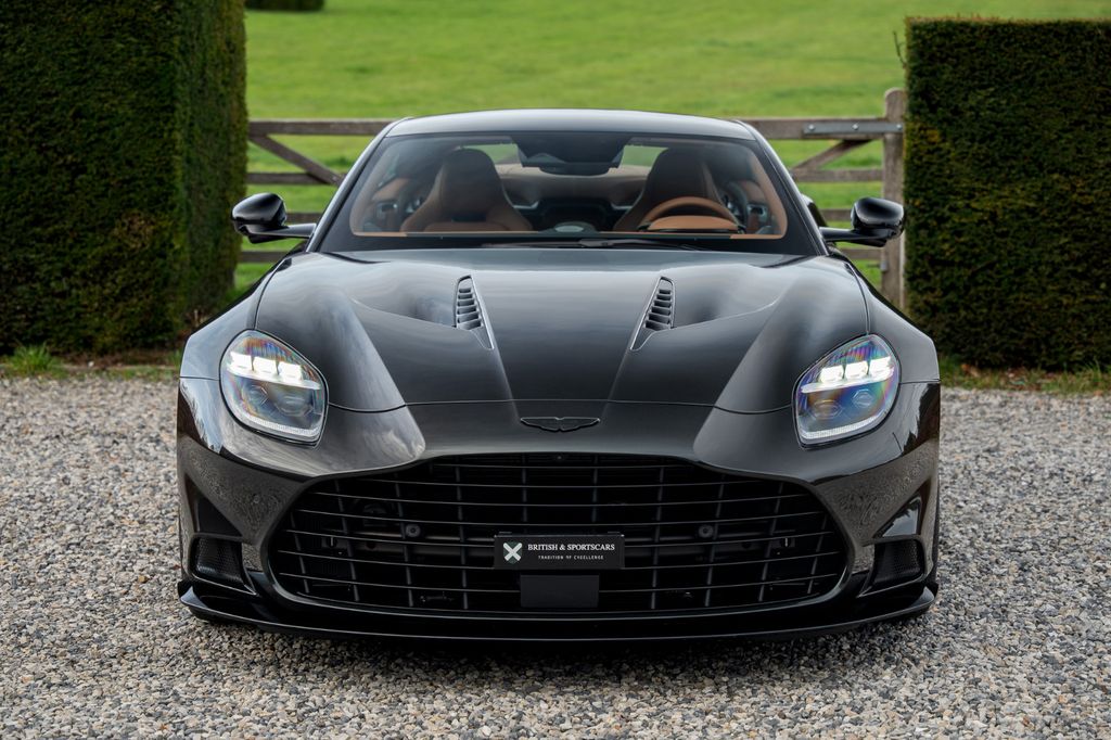 Aston Martin Vanquish 2025