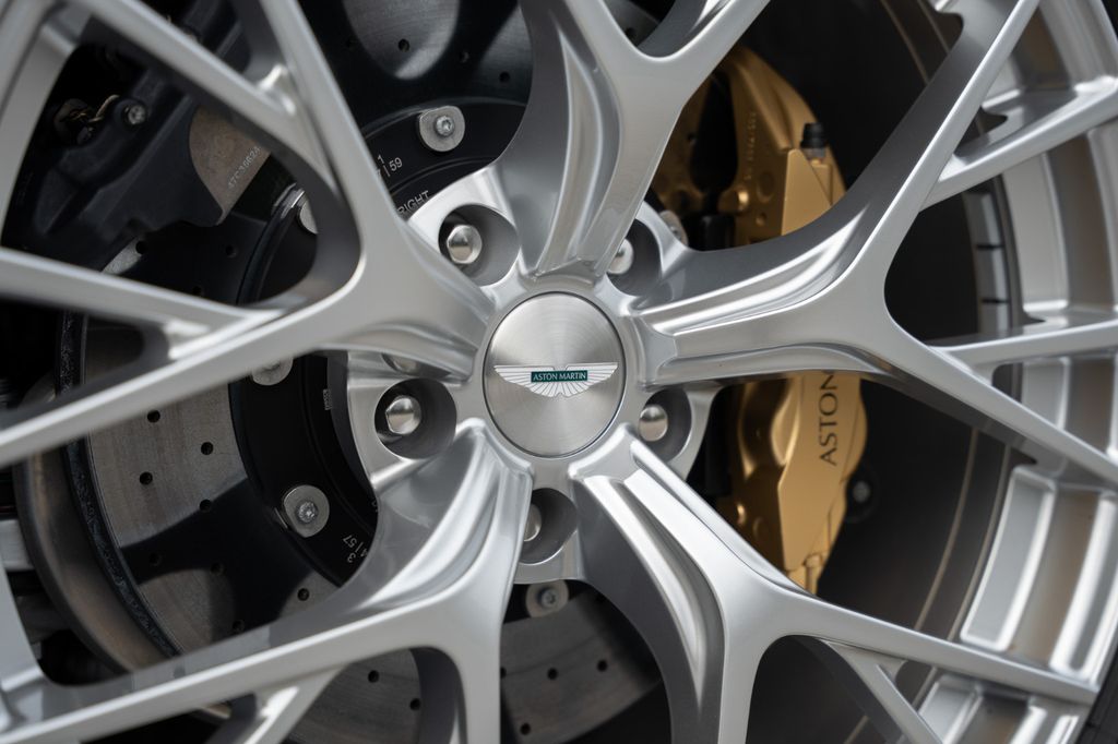 Aston Martin Vanquish 2025