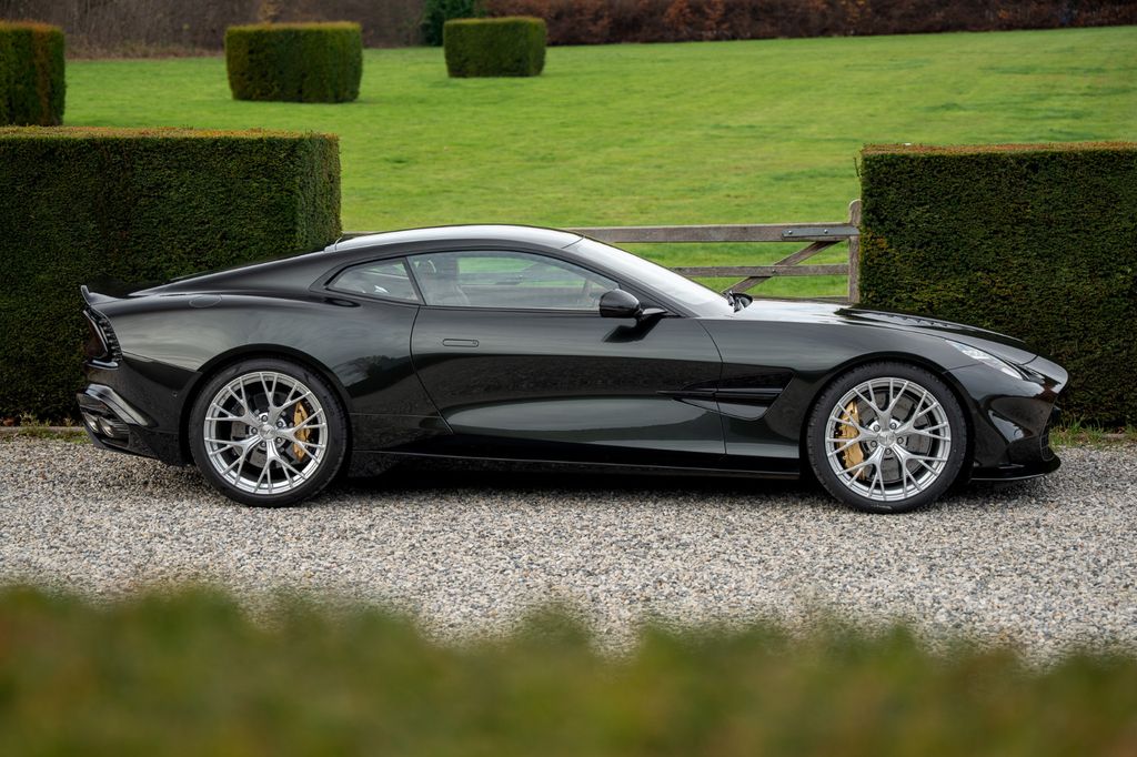Aston Martin Vanquish 2025