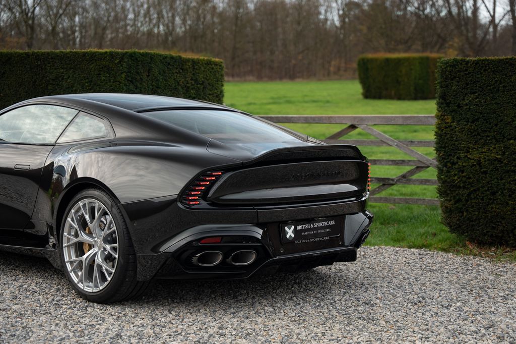 Aston Martin Vanquish 2025