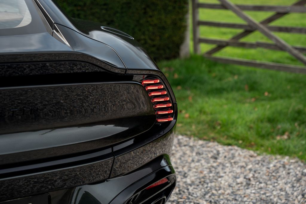 Aston Martin Vanquish 2025