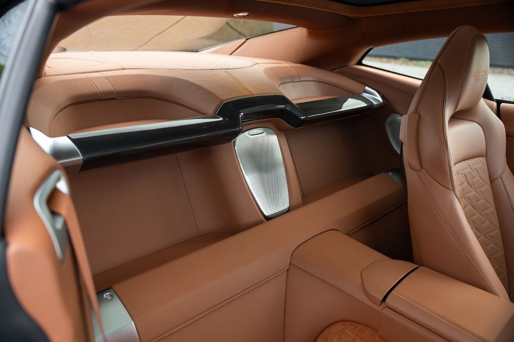 Aston Martin Vanquish 2025