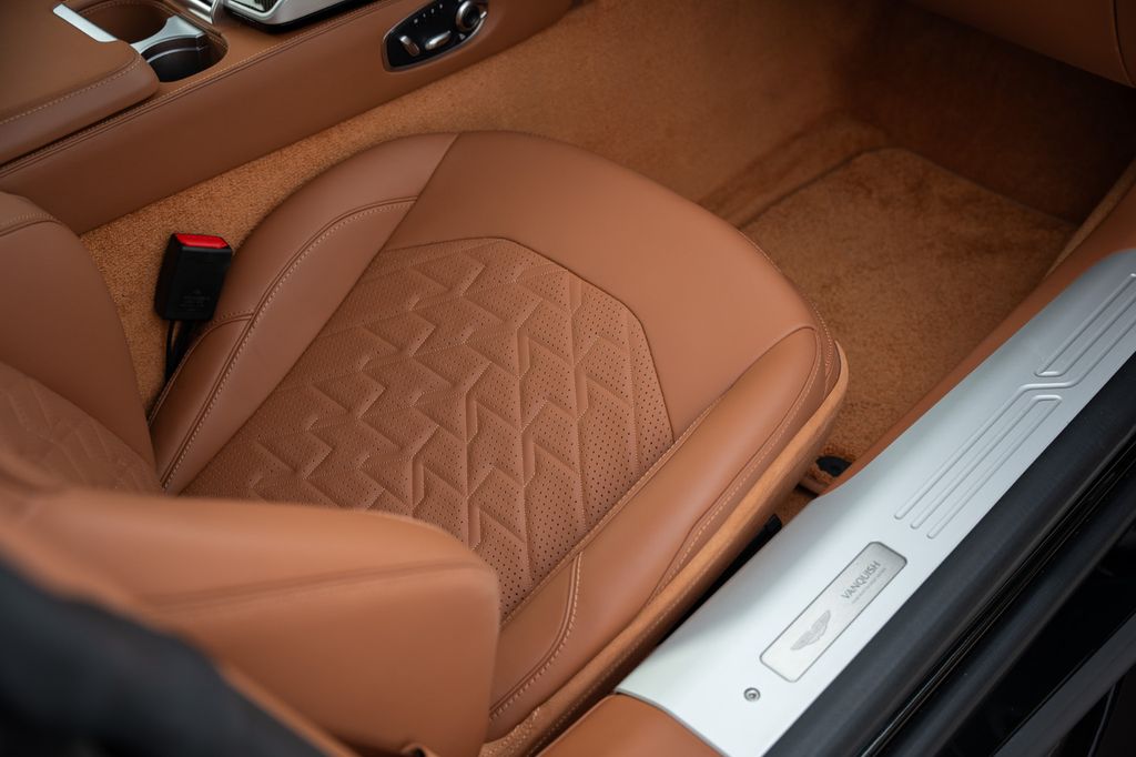 Aston Martin Vanquish 2025