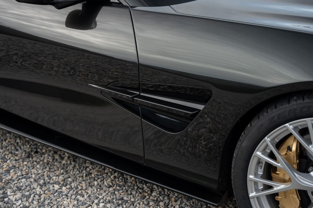 Aston Martin Vanquish 2025