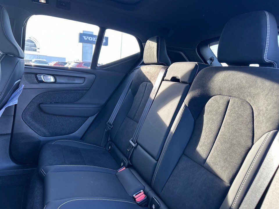 Volvo XC40 2025