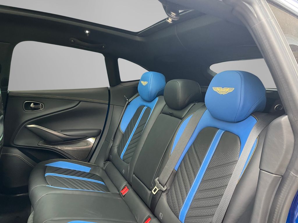 Aston Martin DBX 2025