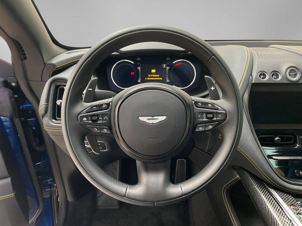 Aston Martin DBX 2025