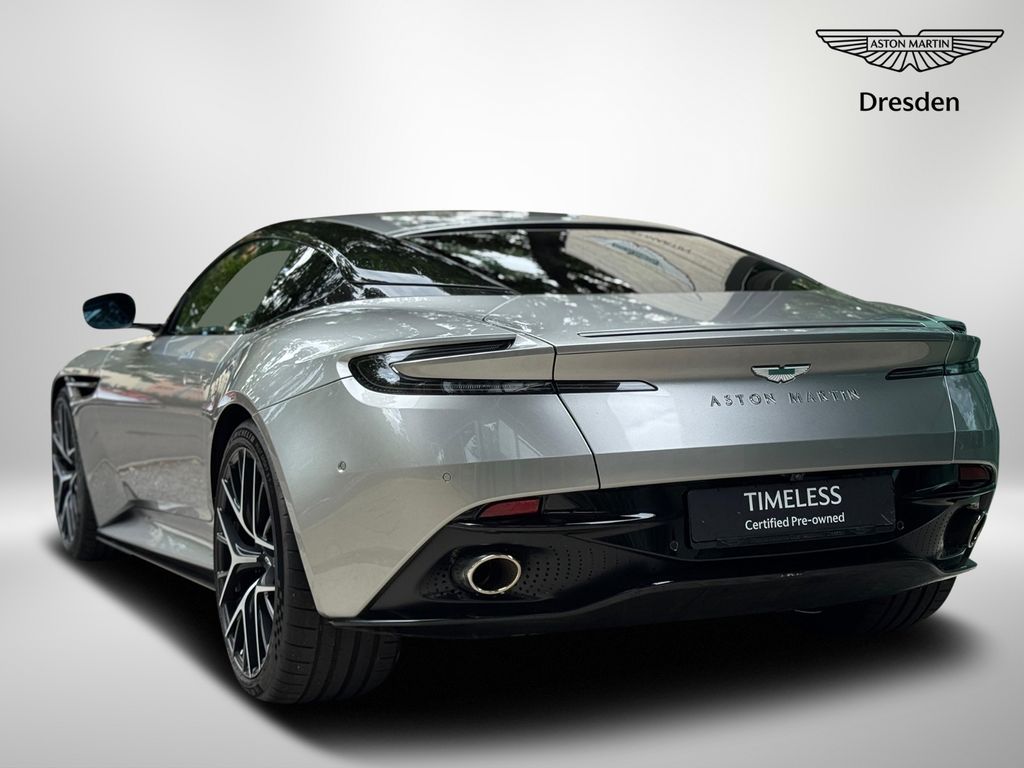 Aston Martin DB12 2025
