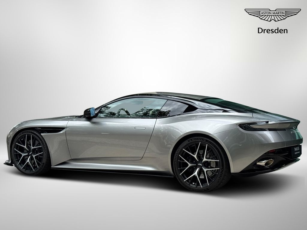 Aston Martin DB12 2025