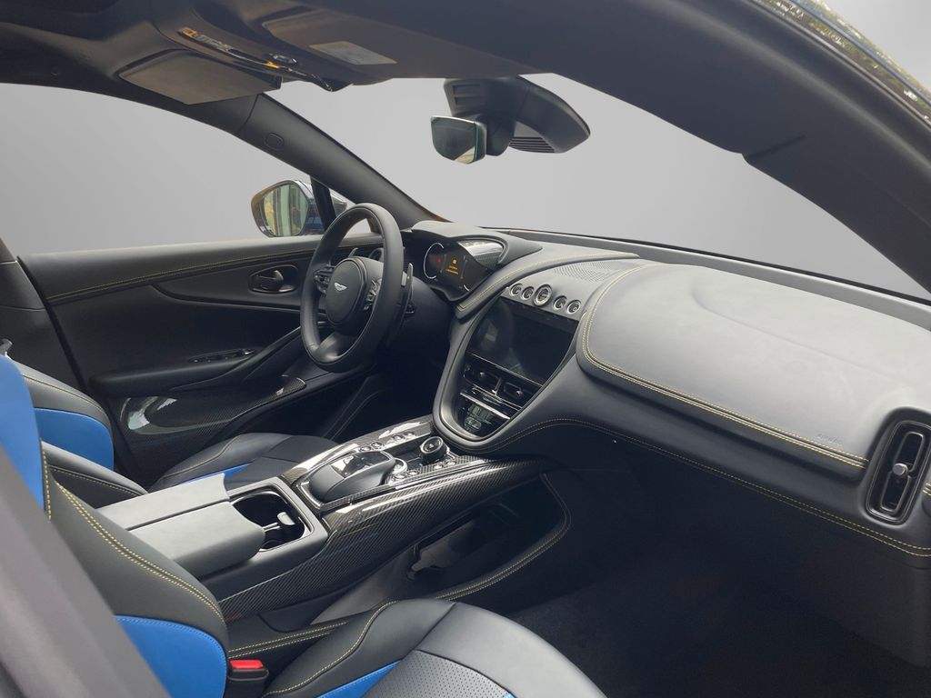 Aston Martin DBX 2025