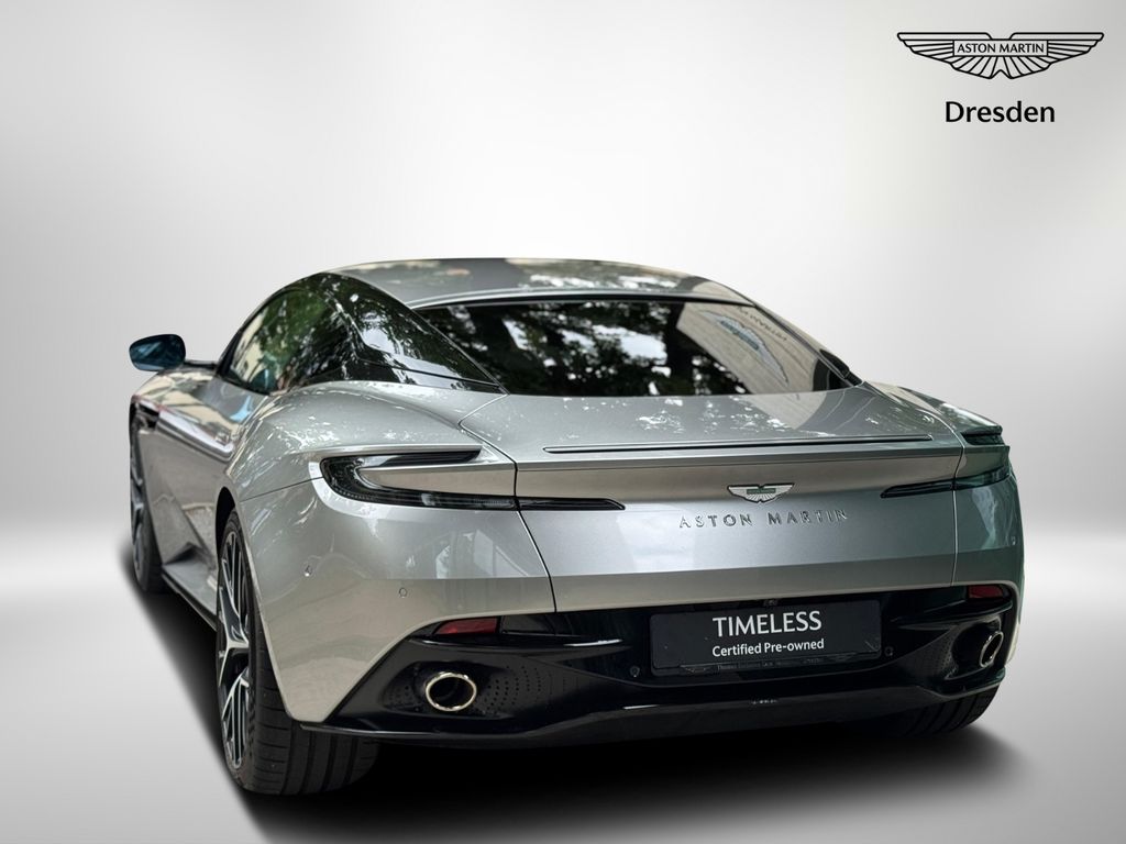Aston Martin DB12 2025