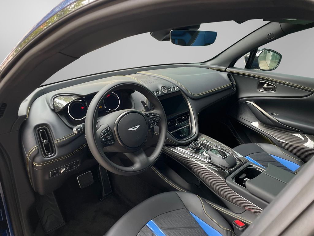 Aston Martin DBX 2025