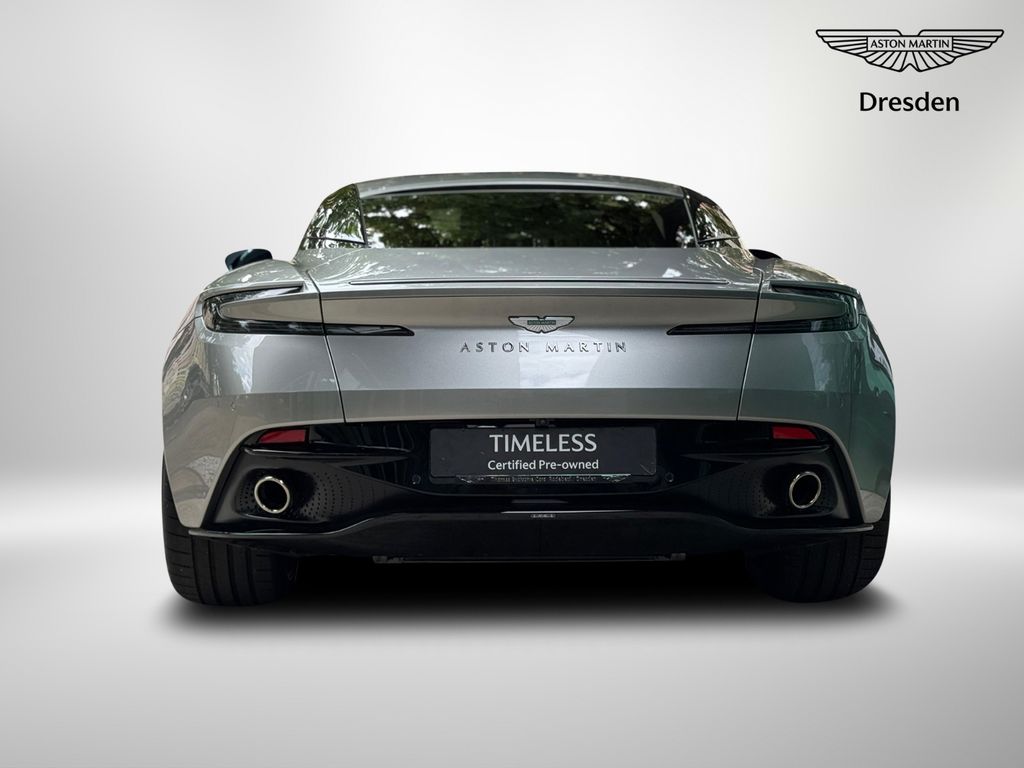 Aston Martin DB12 2025