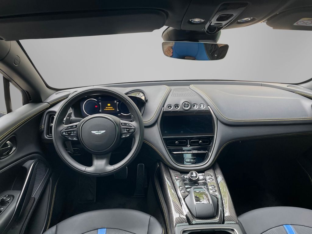 Aston Martin DBX 2025