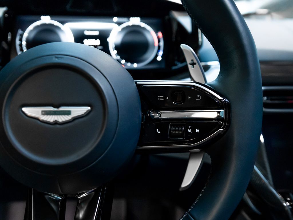 Aston Martin Vanquish 2025