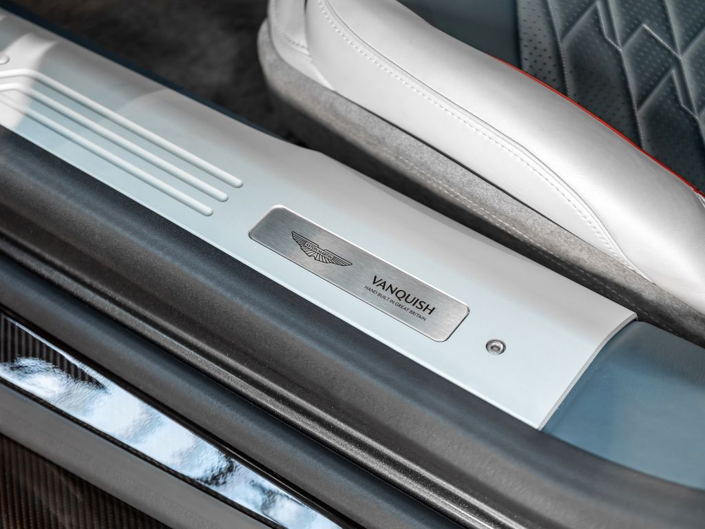 Aston Martin Vanquish 2025