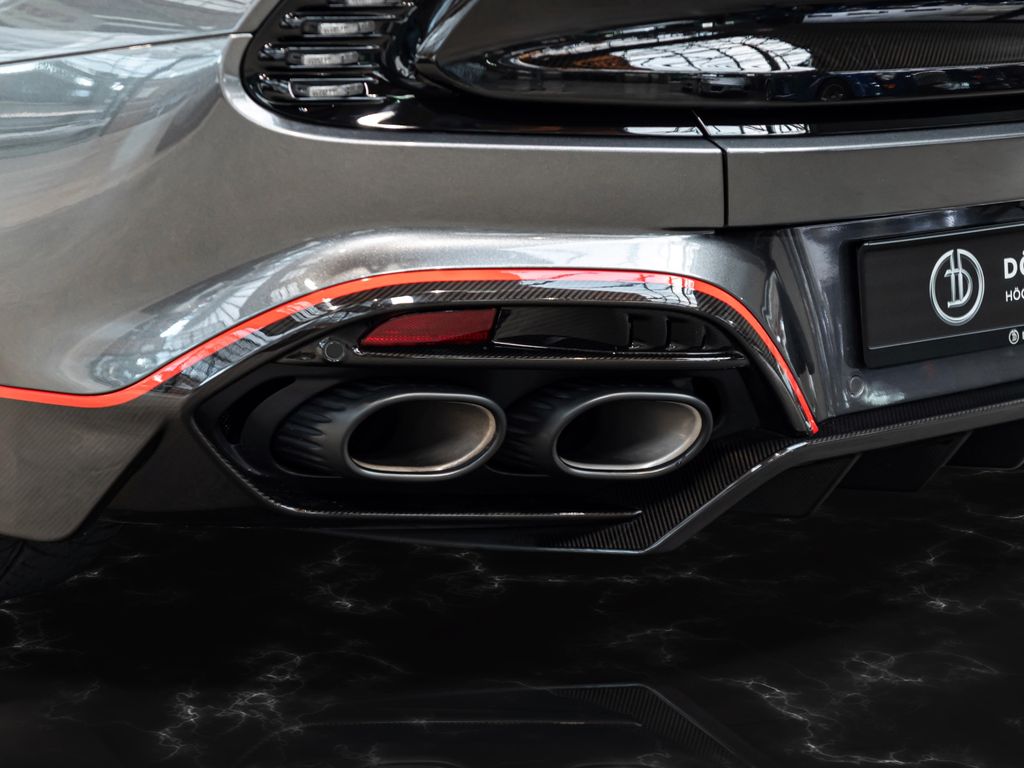 Aston Martin Vanquish 2025