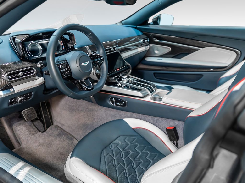 Aston Martin Vanquish 2025