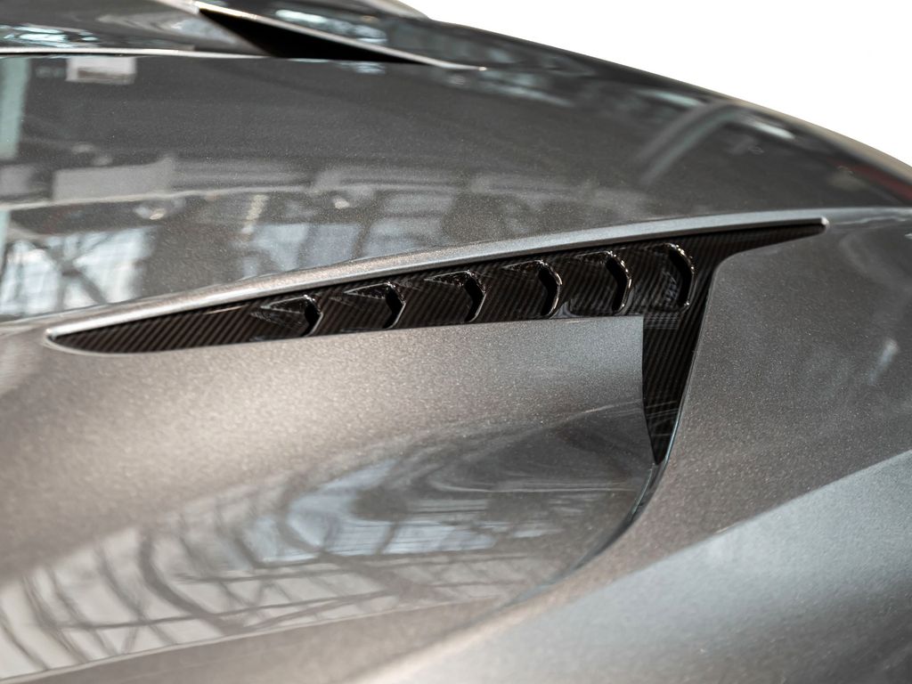 Aston Martin Vanquish 2025