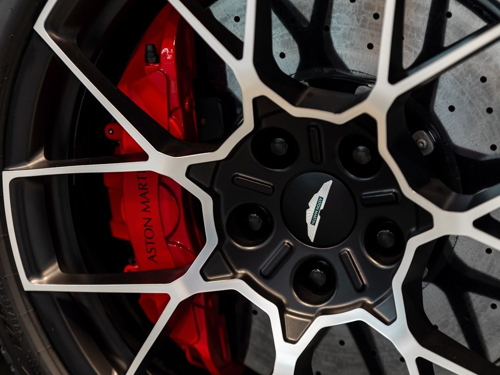 Aston Martin Vanquish 2025