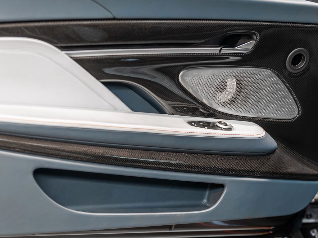 Aston Martin Vanquish 2025