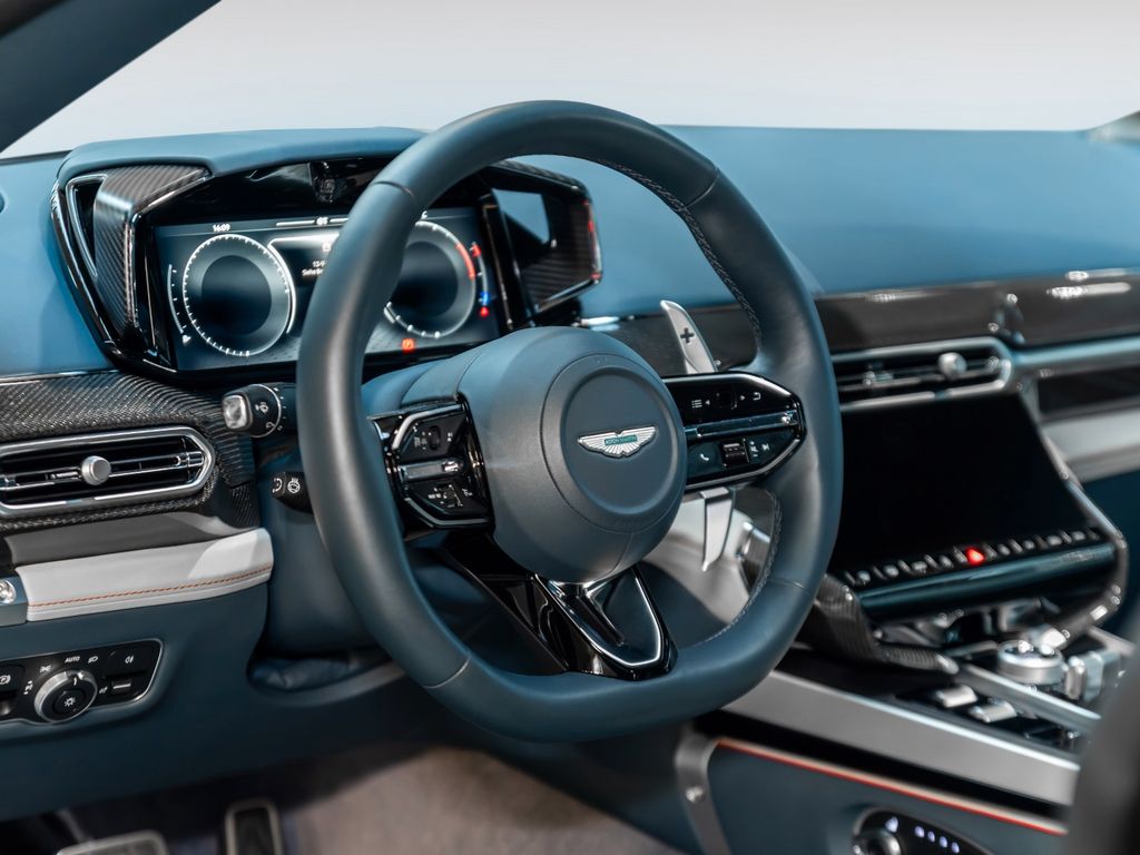 Aston Martin Vanquish 2025