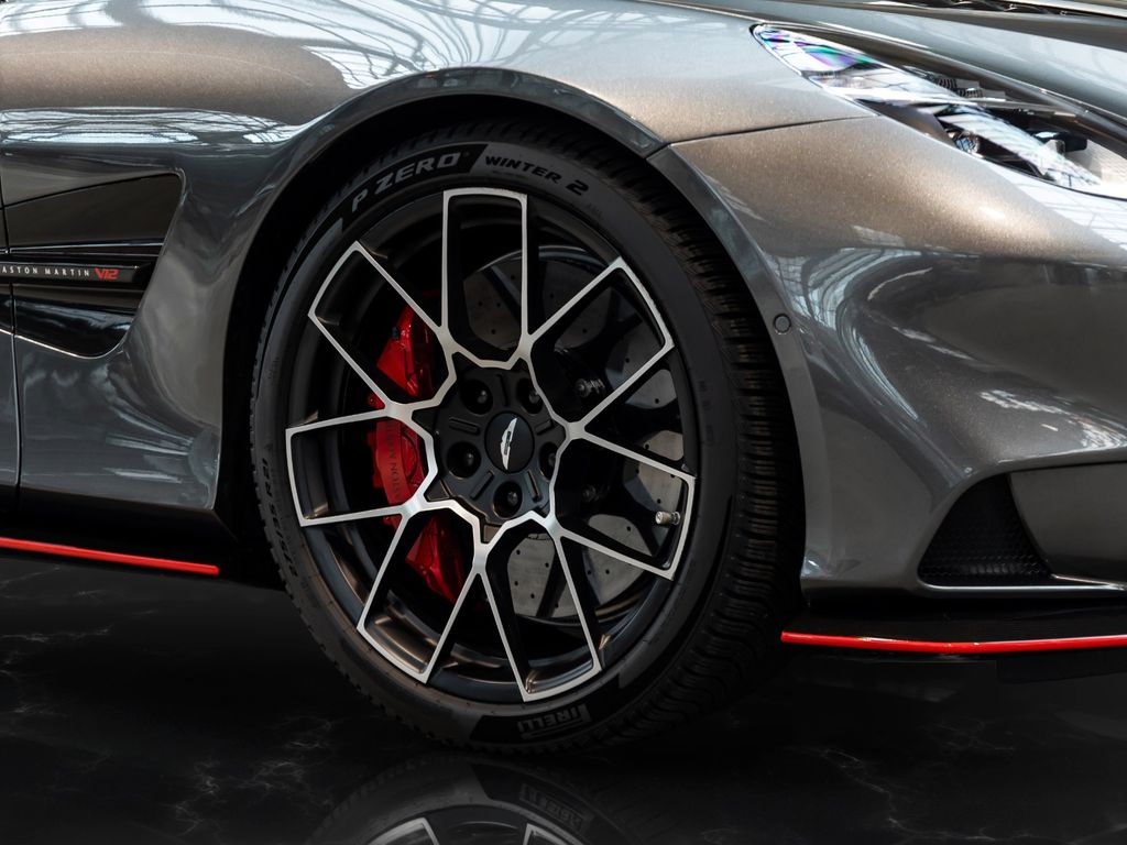 Aston Martin Vanquish 2025