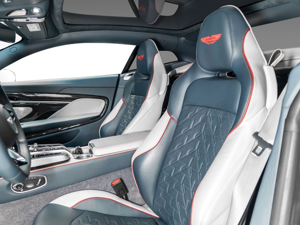 Aston Martin Vanquish 2025