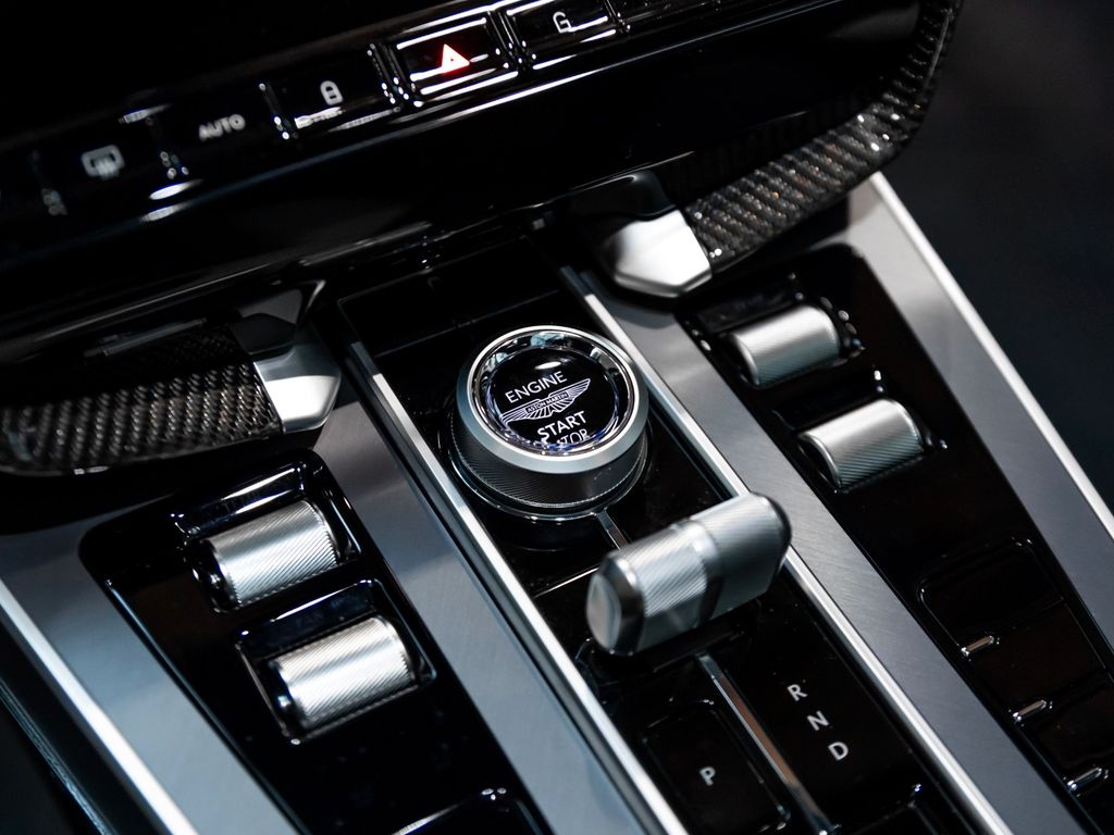 Aston Martin Vanquish 2025