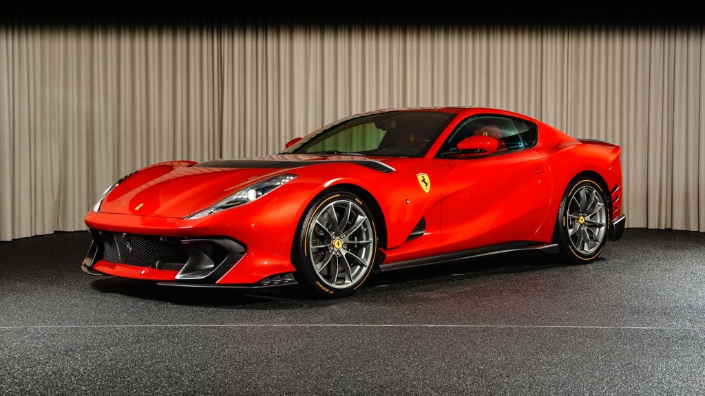 Ferrari 812 2023