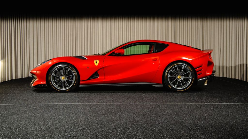 Ferrari 812 2023