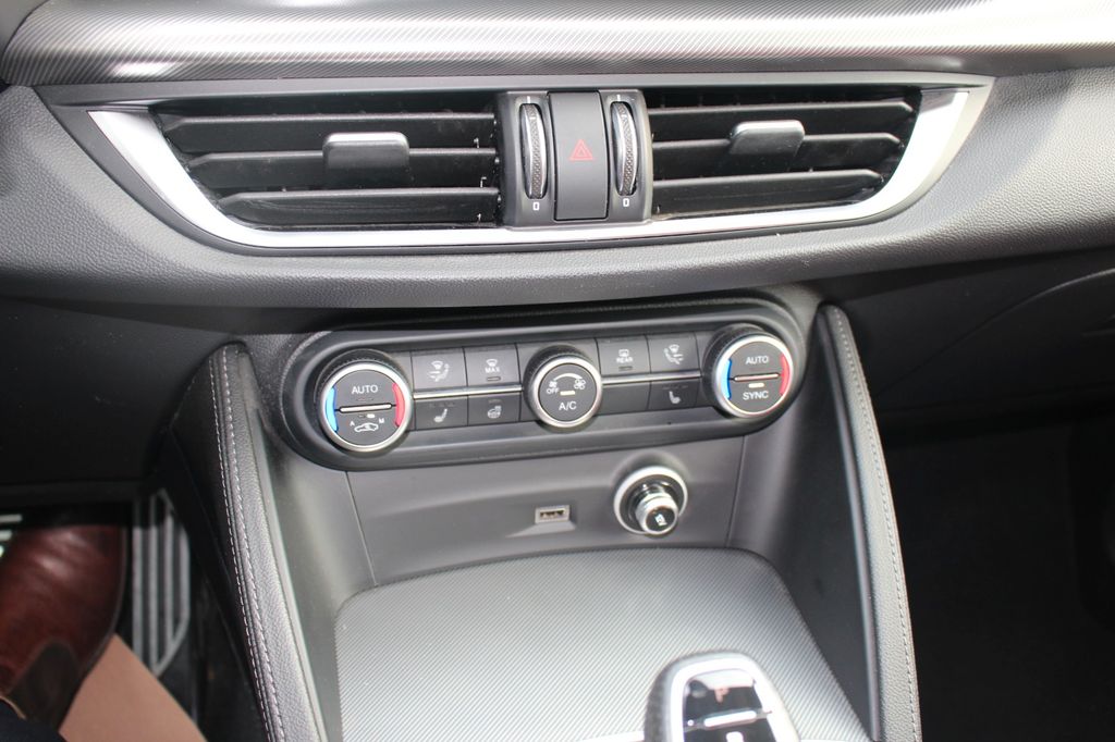 Alfa Romeo Stelvio 2023