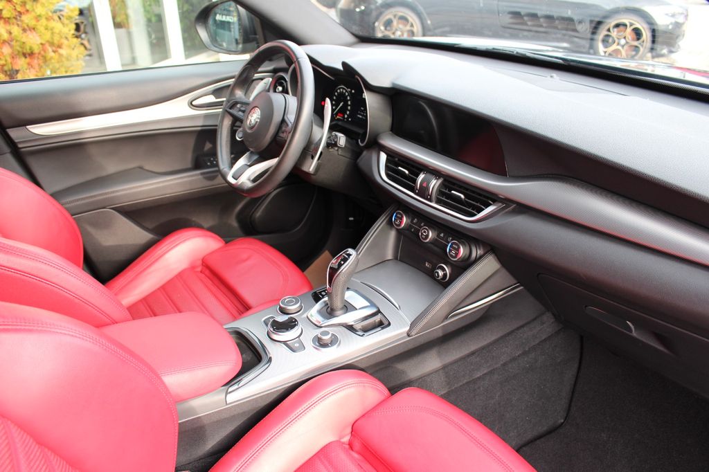 Alfa Romeo Stelvio 2023