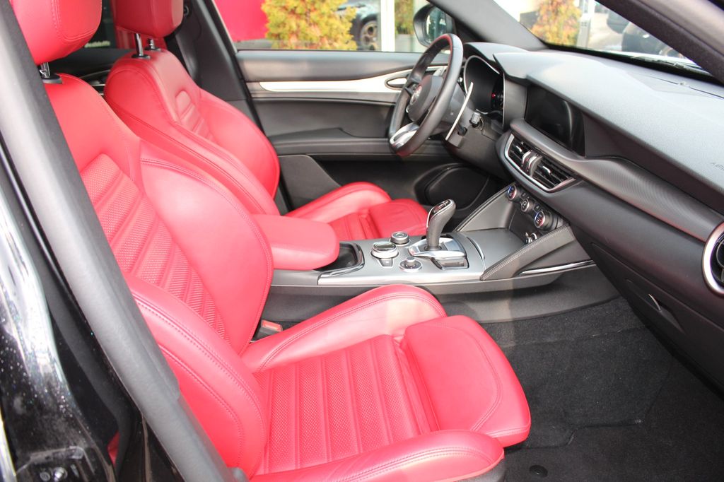 Alfa Romeo Stelvio 2023