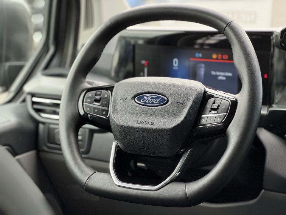 Ford Tourneo Custom 2025