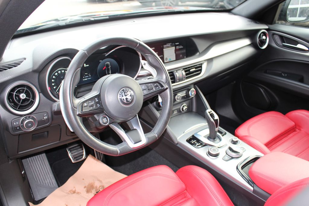 Alfa Romeo Stelvio 2023