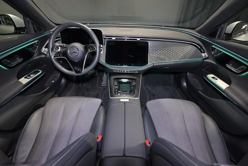 Mercedes-Benz E 300 2025